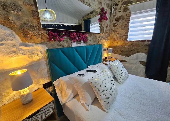 El Eden Casas Rurales Con Piscina Y Jacuzzi